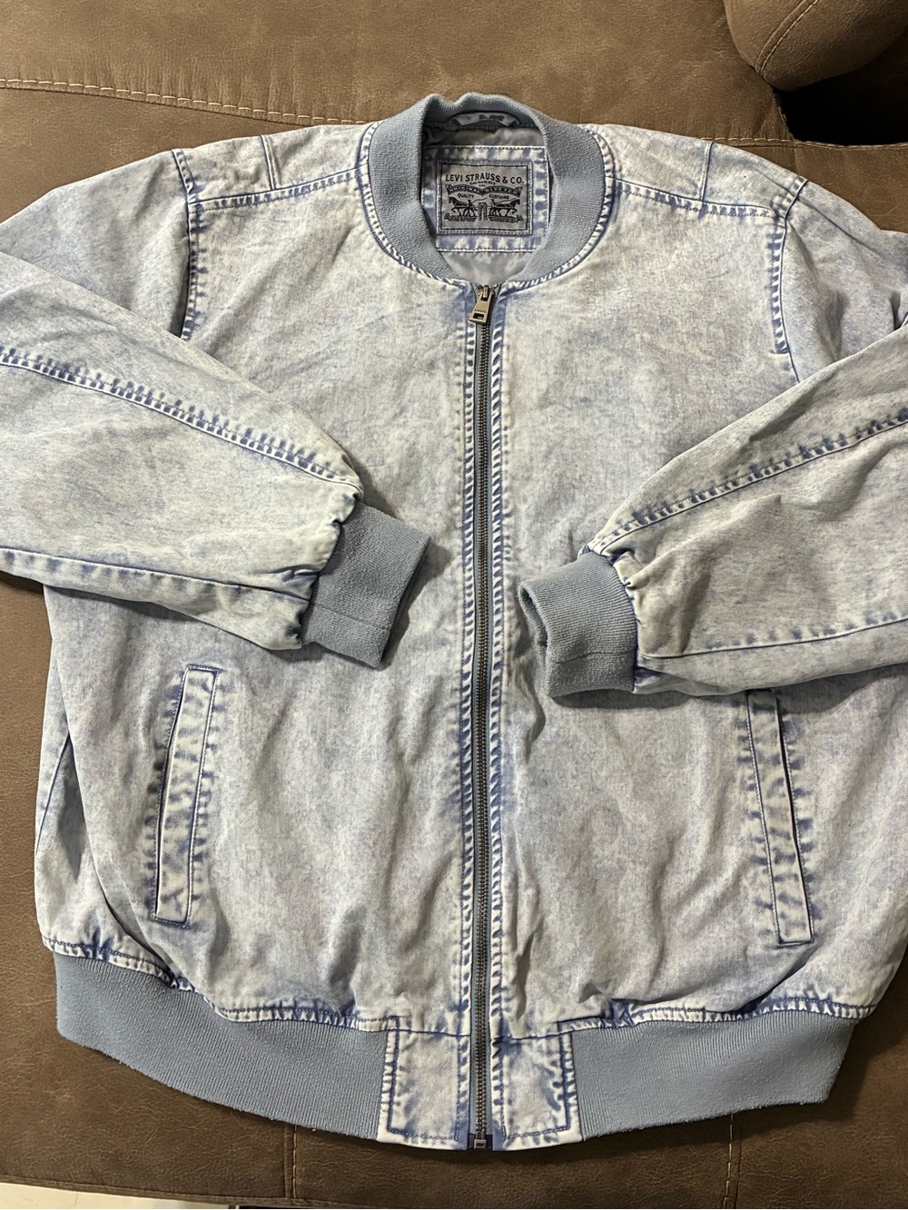 Levi's Denim Trucker Jacket Mens Size Large Light Wash Blue Jean Jacket Cotton